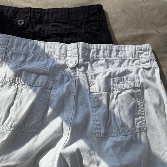 Calvin Klein Jeans 2 Pairs of Capri Pants Womens 10 Tab Hem Casual Button - Picture 9 of 12